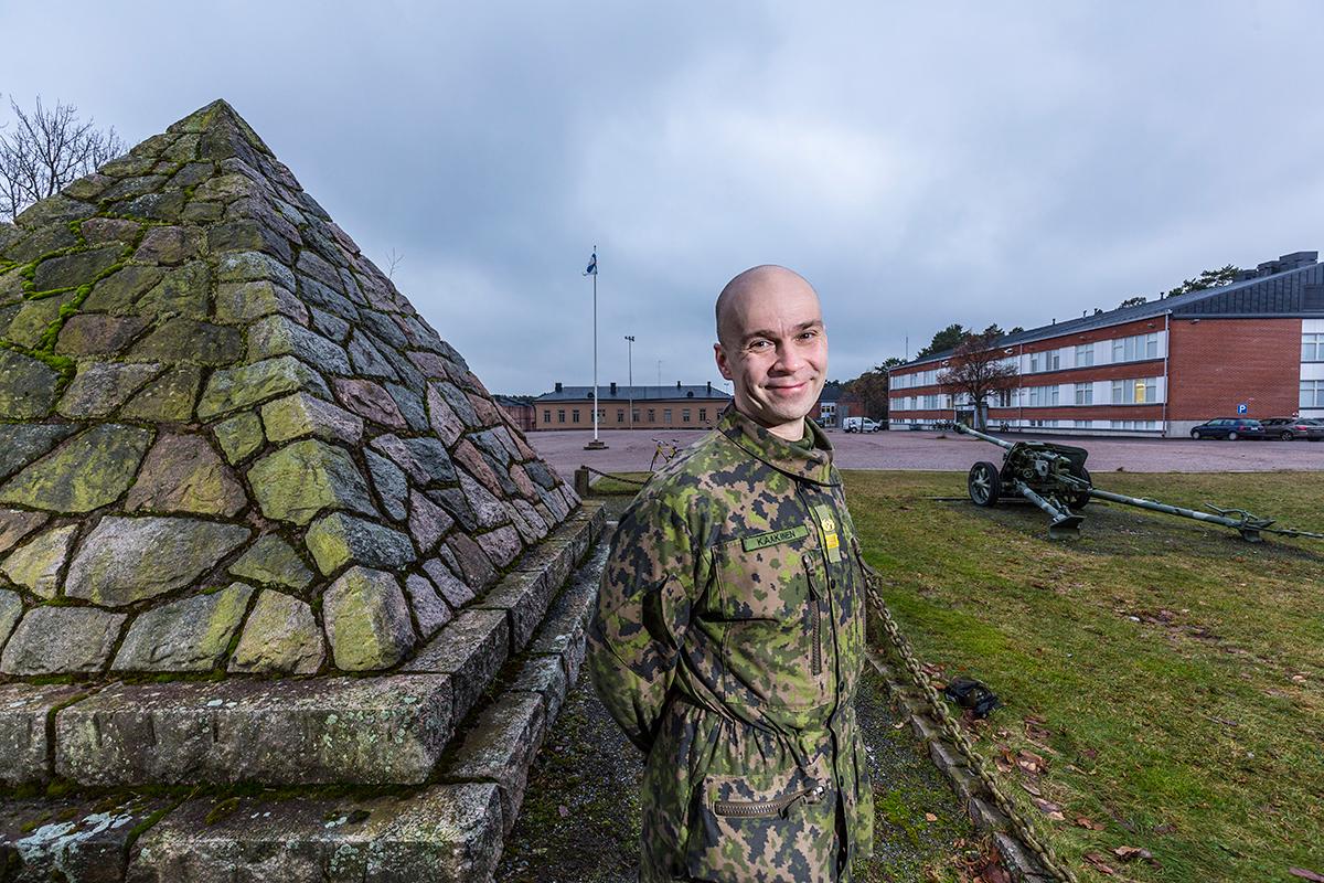 Santahaminassa työskentelevä sotilaspastori Risto Kaakinen toivoo, että palveluksensa aloittavat eivät pelkäsi sitä, mitä on edessä, vaikka jännittävää armeijaan tulo onkin.
